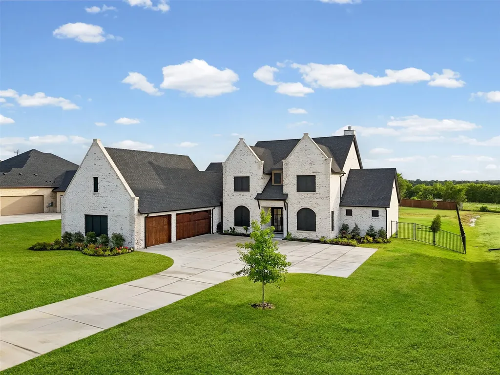 2704 Veridian Point Drive Burleson TX 76028
