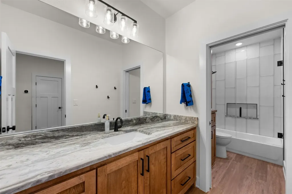 2704 Veridian Point Drive Burleson TX 76028