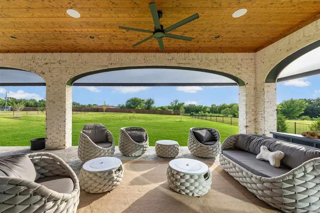 2704 Veridian Point Drive Burleson TX 76028