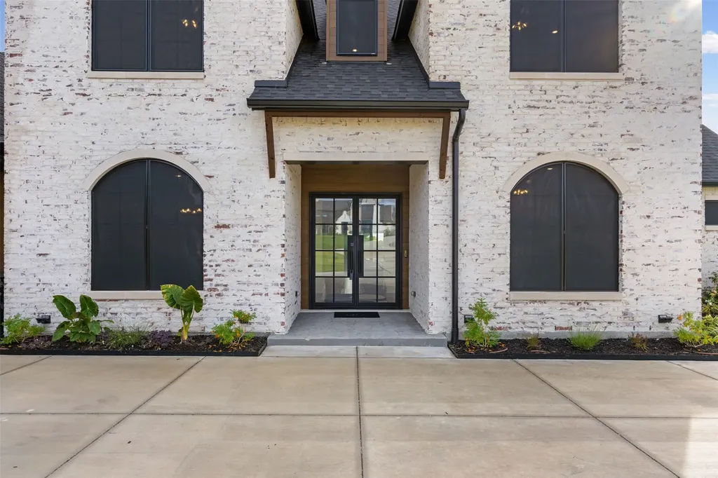 2704 Veridian Point Drive Burleson TX 76028