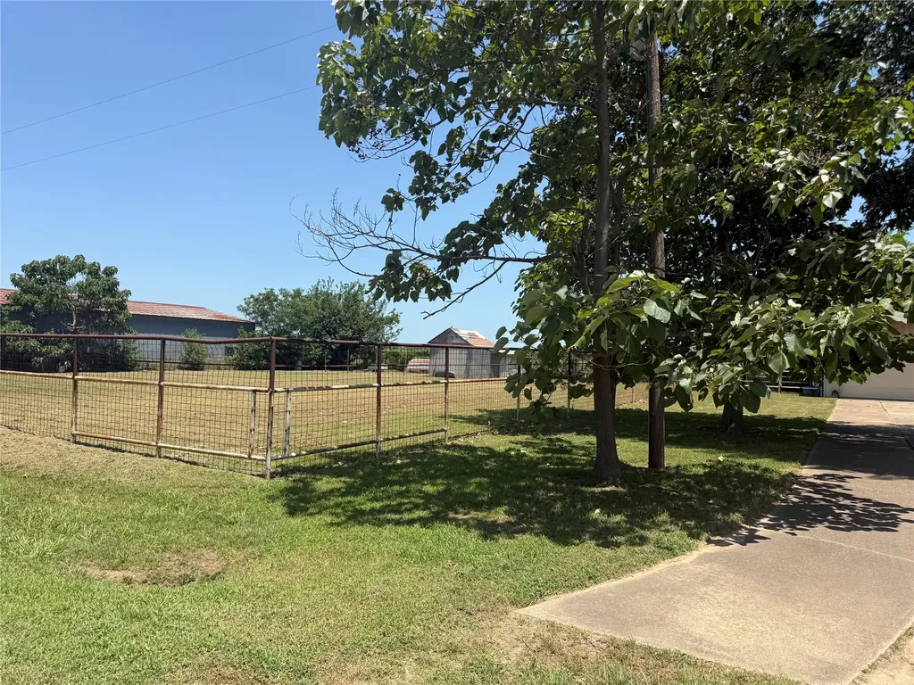 446 County Road 1605 Ravenna TX 75476