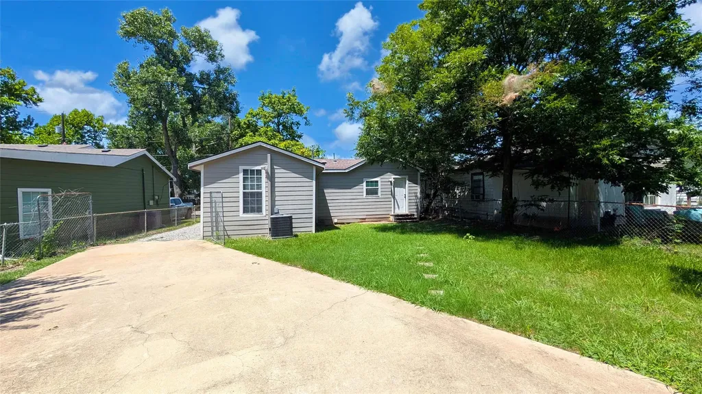 1415 N Luckett Street Sherman TX 75090