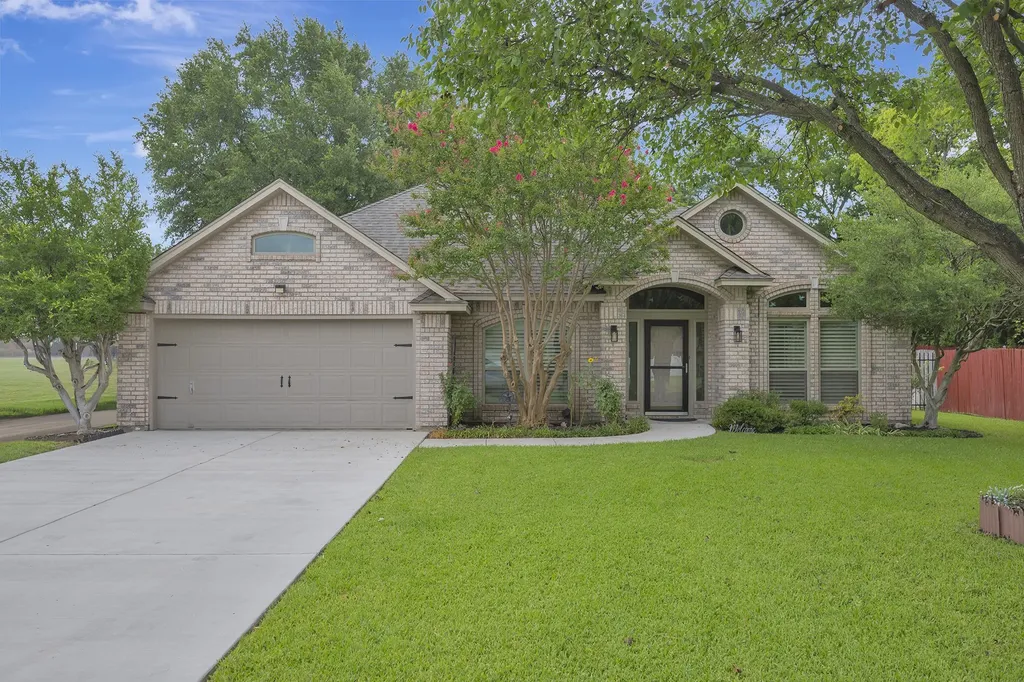 4731 Saddlebrook Drive Benbrook TX 76116