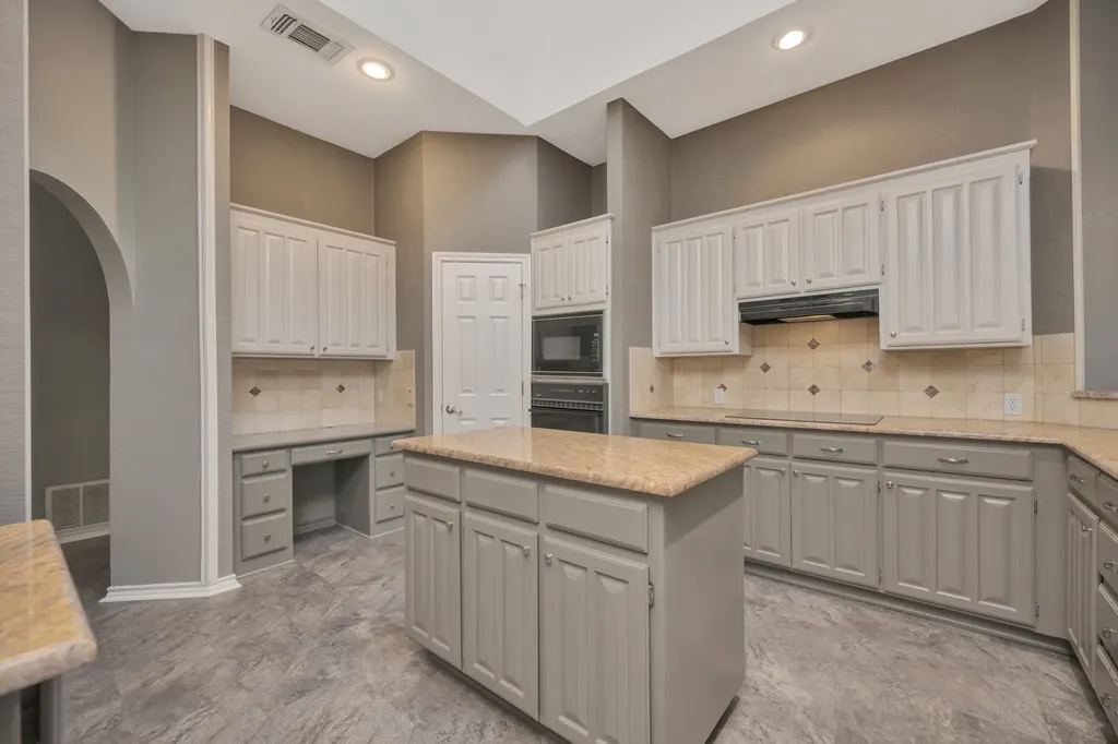 4731 Saddlebrook Drive Benbrook TX 76116
