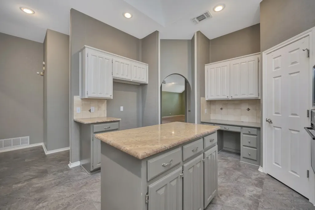 4731 Saddlebrook Drive Benbrook TX 76116