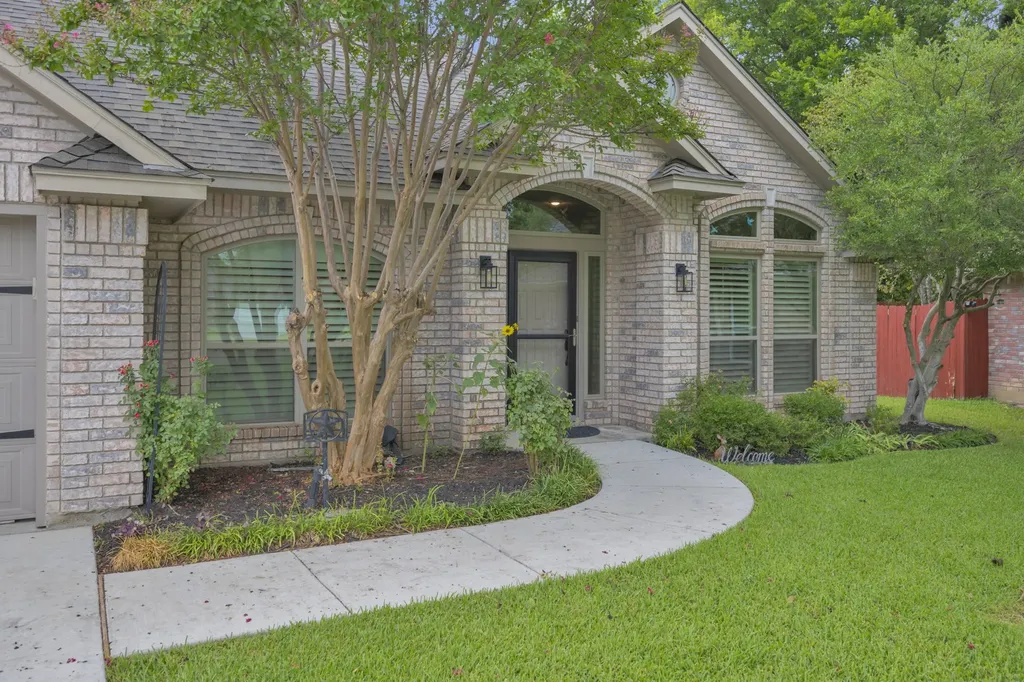 4731 Saddlebrook Drive Benbrook TX 76116