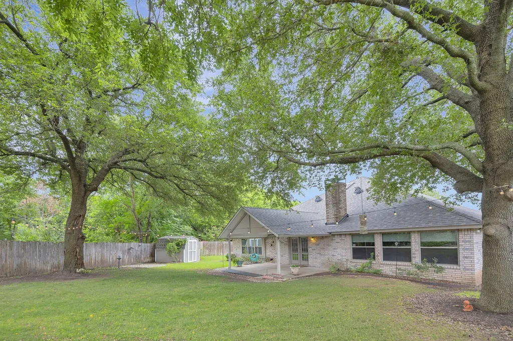 4731 Saddlebrook Drive Benbrook TX 76116