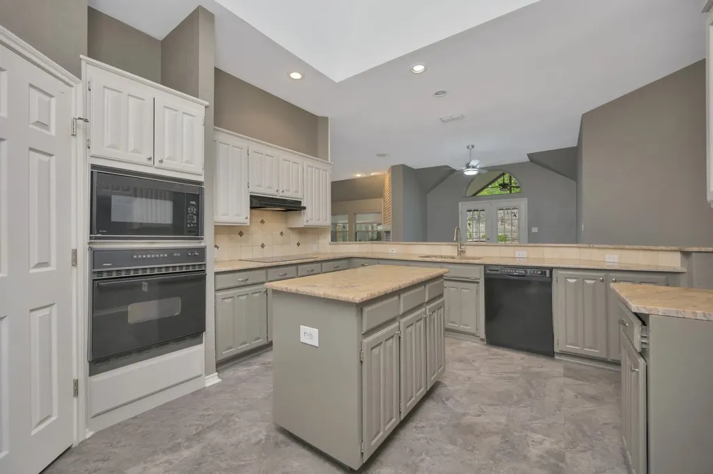 4731 Saddlebrook Drive Benbrook TX 76116