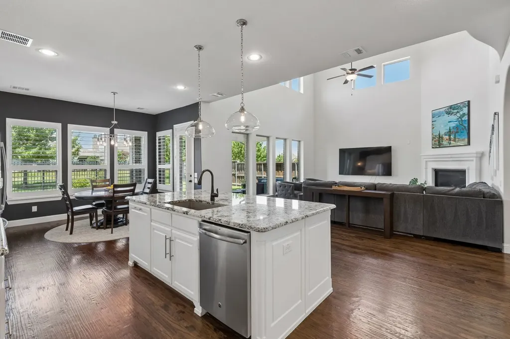 7812 Ivey The Colony TX 75056