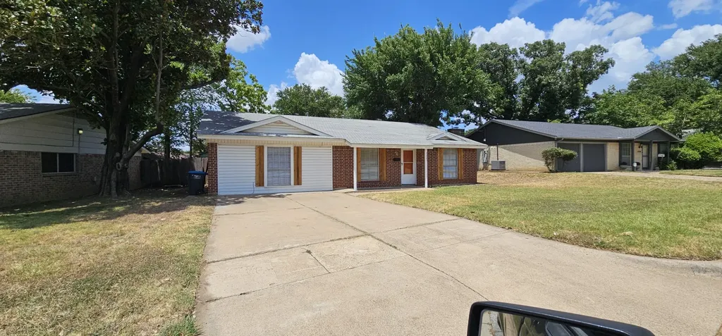 7205 Merry Lane Fort Worth TX 76112