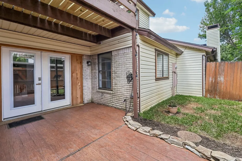 2059 Embassy Way Carrollton TX 75006