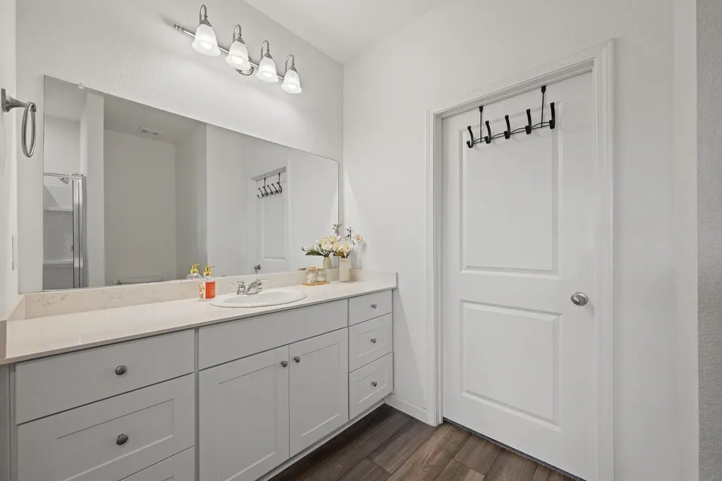 8 Glen Crossings Road Edgecliff Village TX 76134