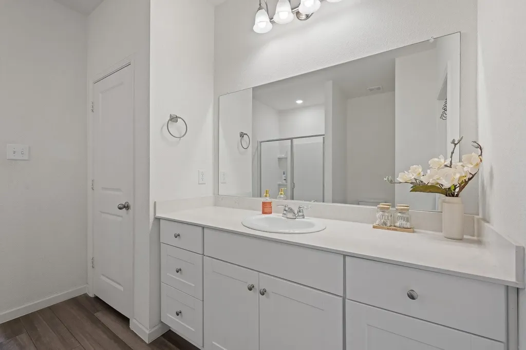 8 Glen Crossings Road Edgecliff Village TX 76134