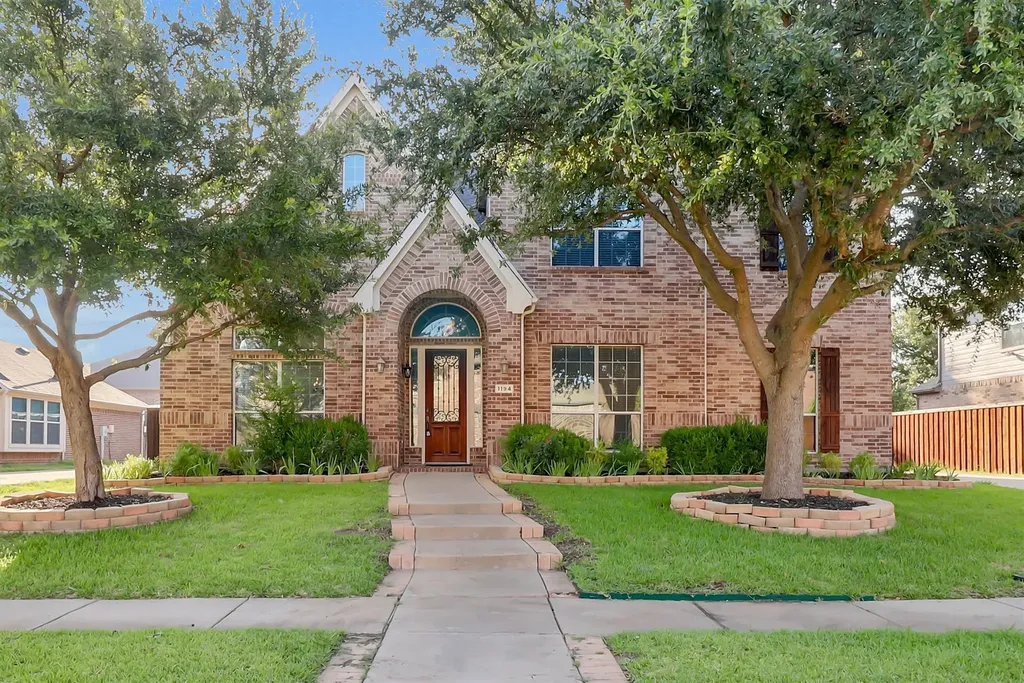 1194 Maple Ridge Way Murphy TX 75094
