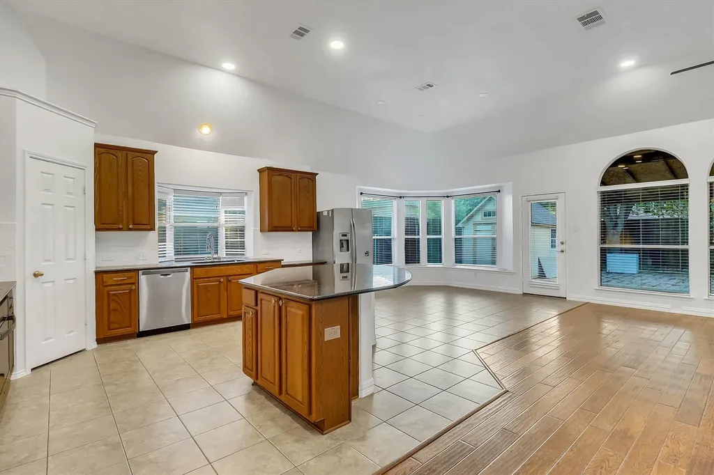 1194 Maple Ridge Way Murphy TX 75094