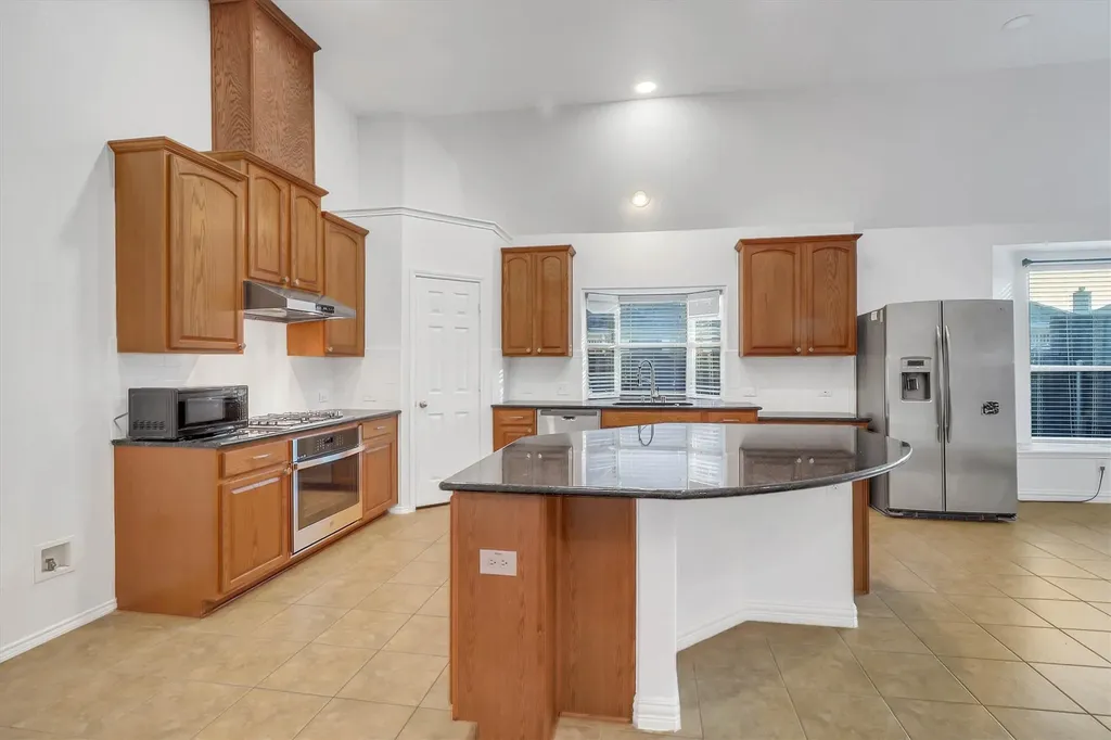 1194 Maple Ridge Way Murphy TX 75094