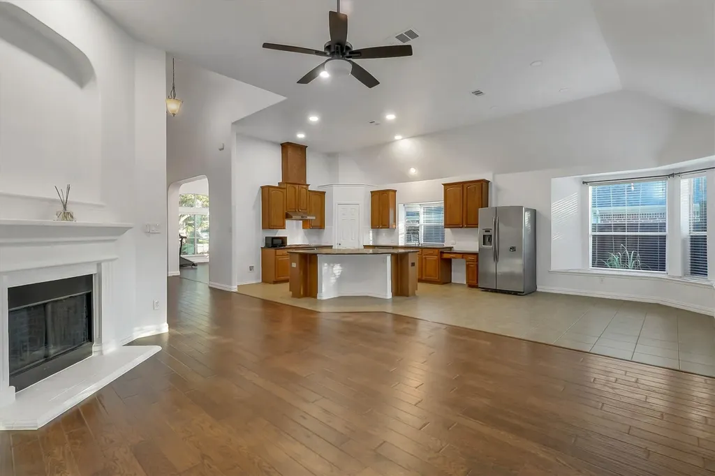 1194 Maple Ridge Way Murphy TX 75094