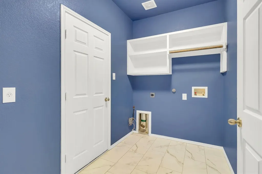 1194 Maple Ridge Way Murphy TX 75094
