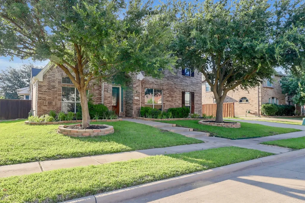 1194 Maple Ridge Way Murphy TX 75094