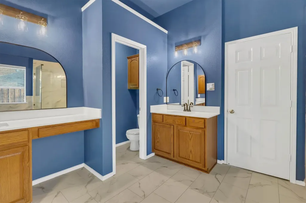 1194 Maple Ridge Way Murphy TX 75094