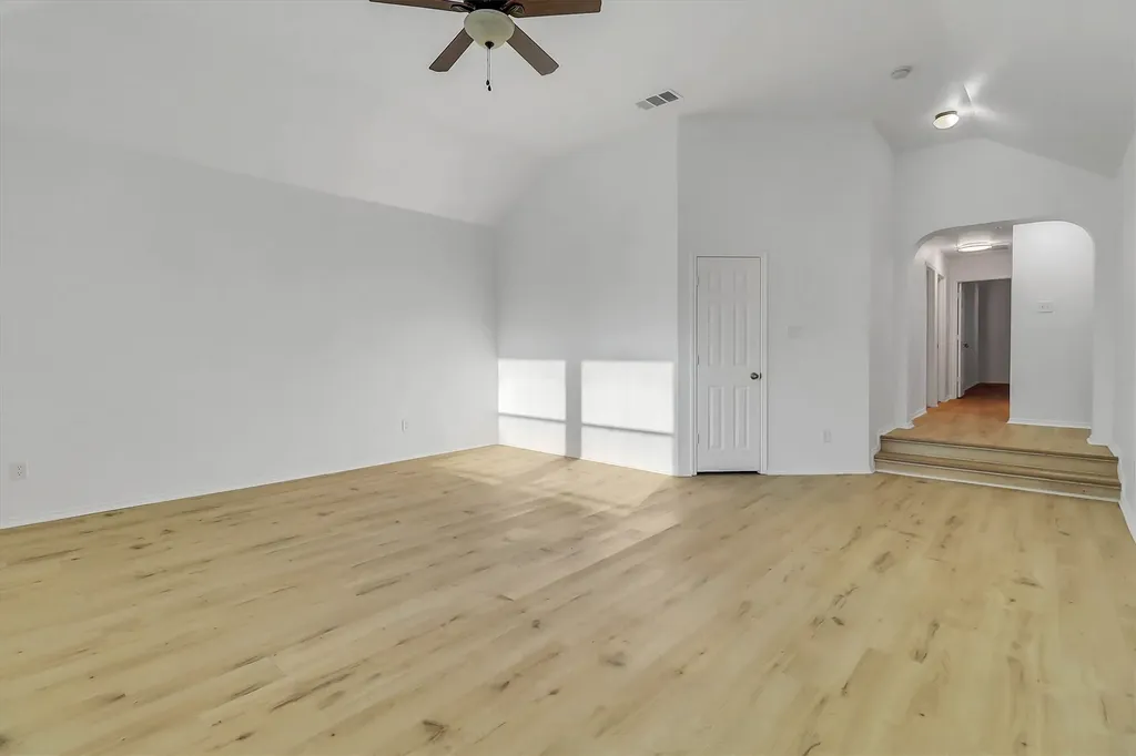 1194 Maple Ridge Way Murphy TX 75094