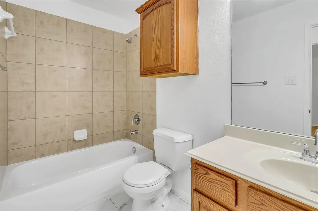 1194 Maple Ridge Way Murphy TX 75094