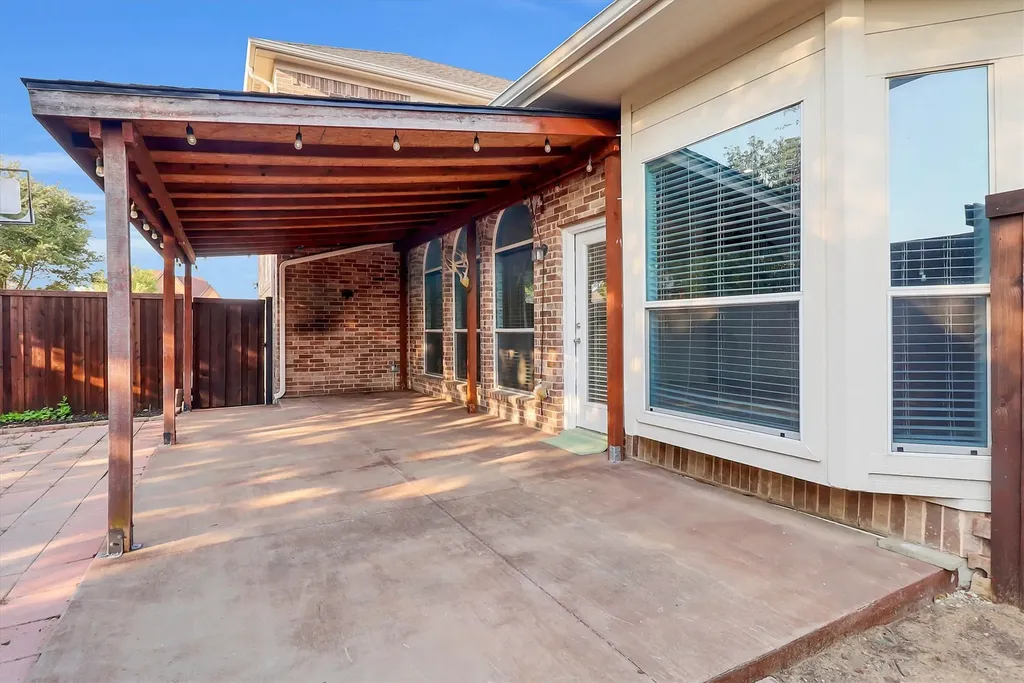 1194 Maple Ridge Way Murphy TX 75094