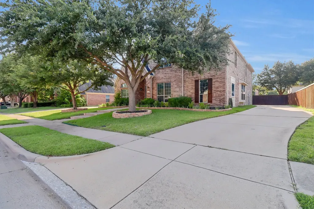 1194 Maple Ridge Way Murphy TX 75094