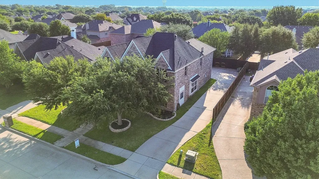 1194 Maple Ridge Way Murphy TX 75094