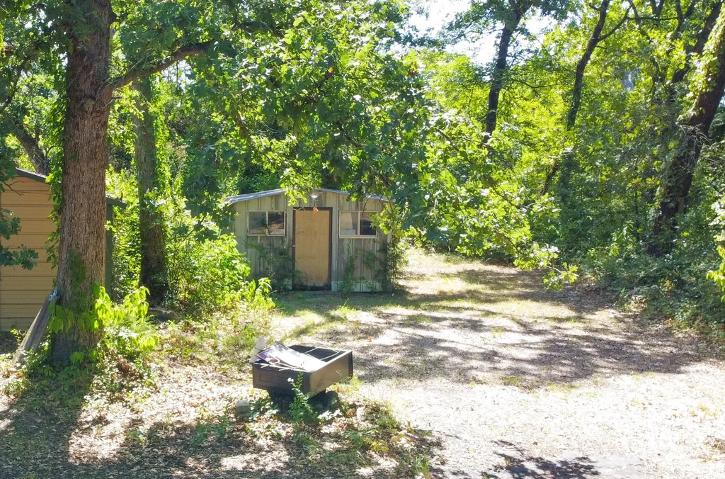 801 County Road 2406 Tool TX 75143