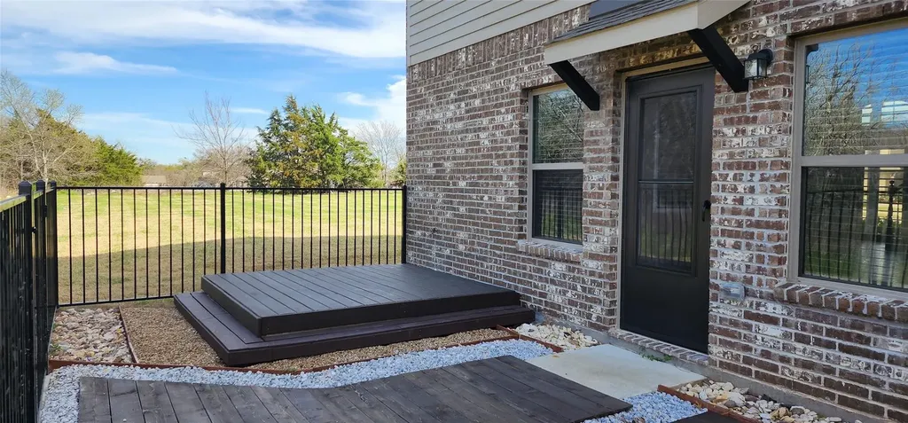 702 Amber Greenville TX 75042