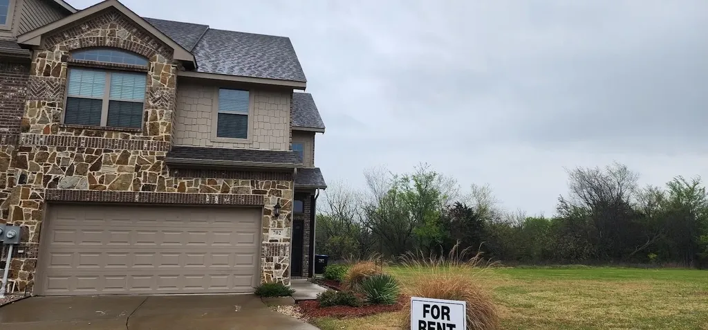702 Amber Greenville TX 75042