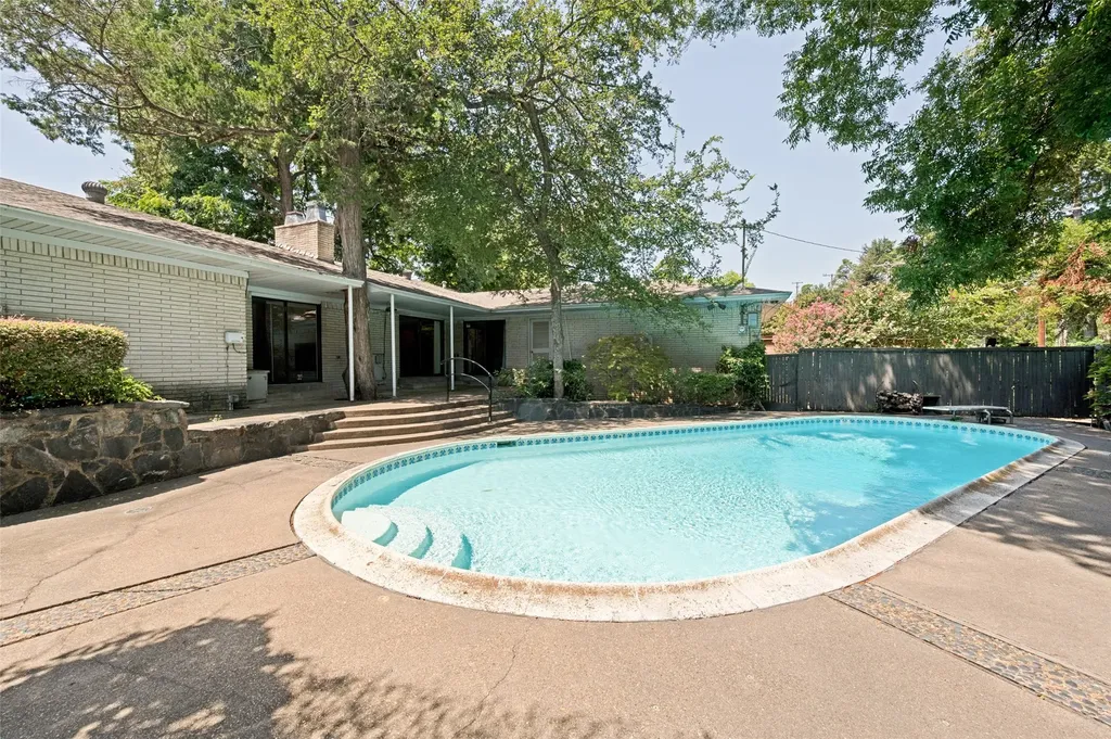 925 Knott Place Dallas TX 75208