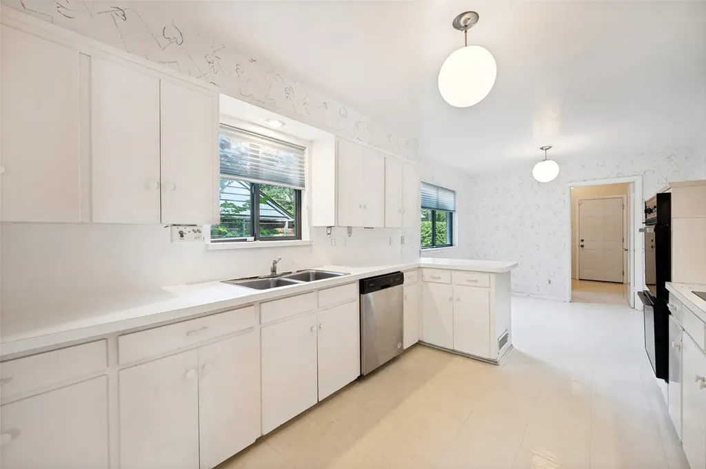 925 Knott Place Dallas TX 75208