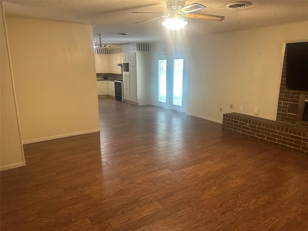 1507 N Matthews Street Bowie TX 76230