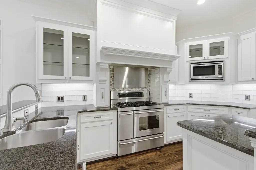 18323 Frankford Lakes Circle Dallas TX 75252