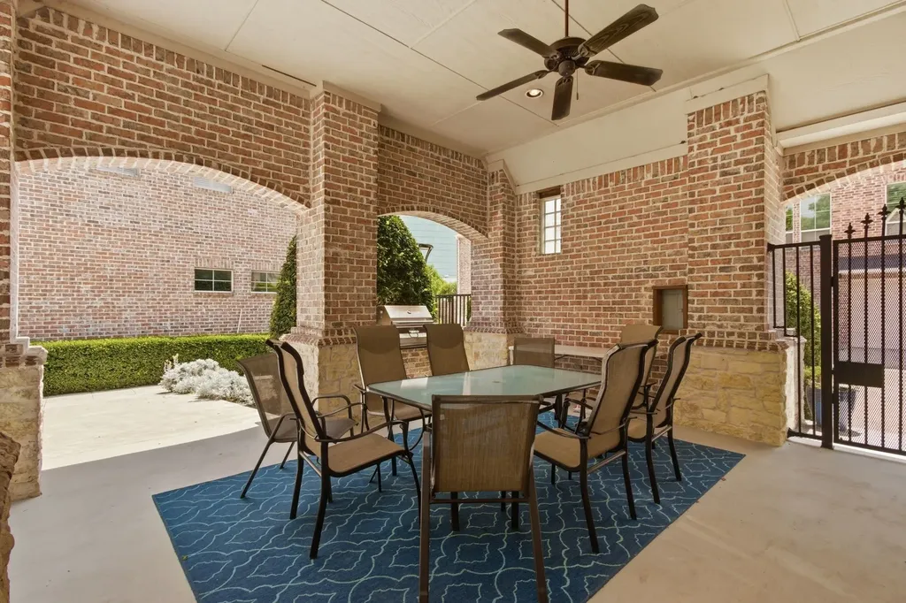 18323 Frankford Lakes Circle Dallas TX 75252
