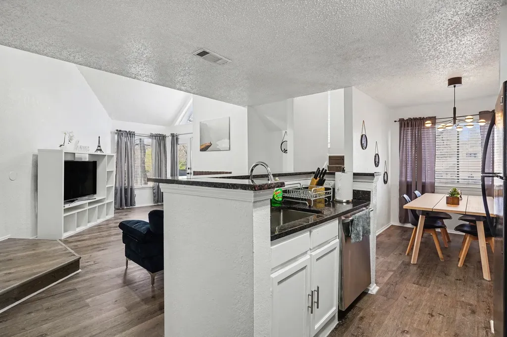 2304 Balsam Drive Arlington TX 76006