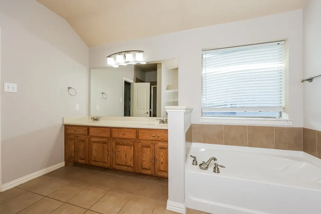 207 Rawhide Street Waxahachie TX 75165