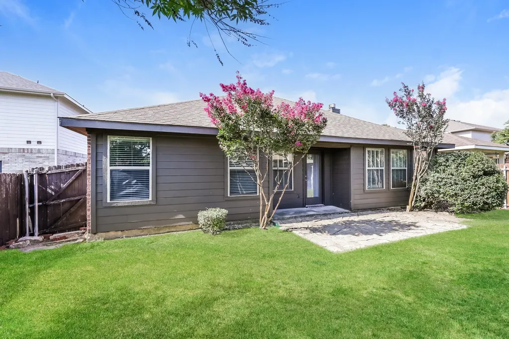 207 Rawhide Street Waxahachie TX 75165