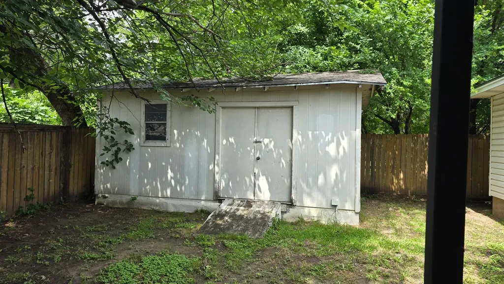 1415 Gillette Street Dallas TX 75217