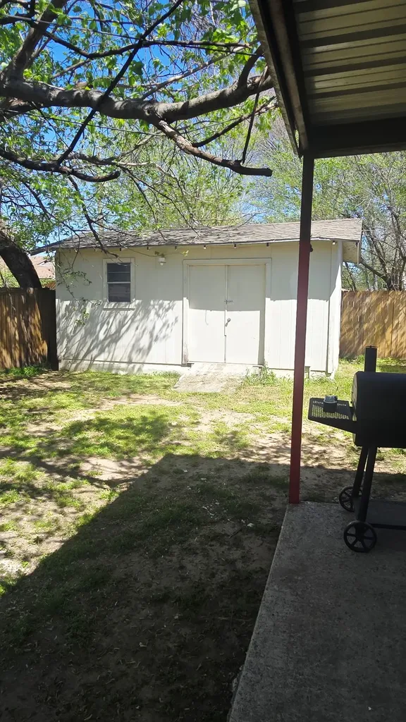1415 Gillette Street Dallas TX 75217