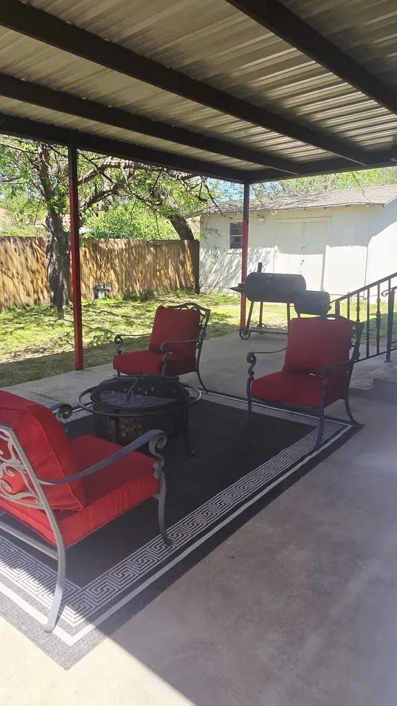 1415 Gillette Street Dallas TX 75217