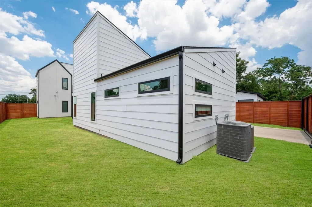 6802 Lockheed Avenue Dallas TX 75209