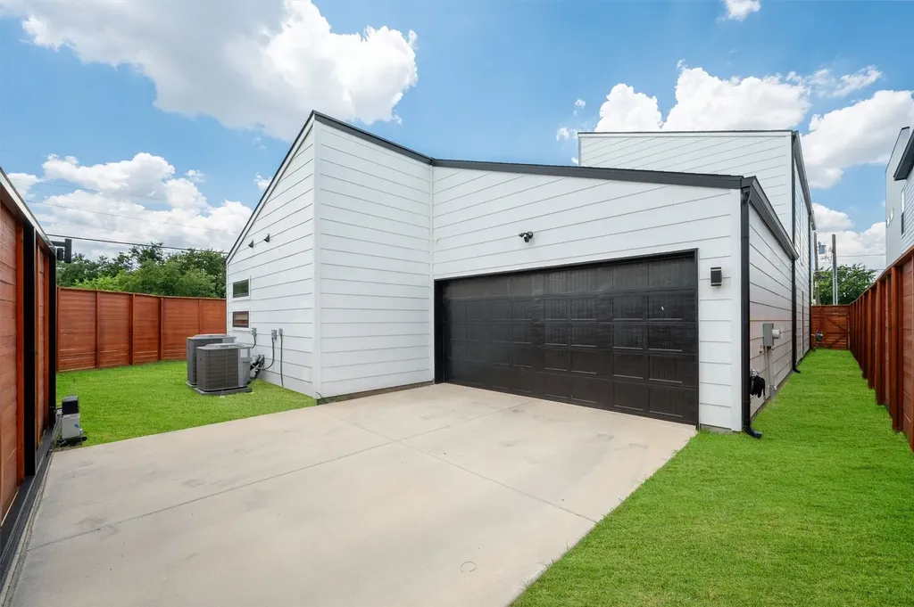 6802 Lockheed Avenue Dallas TX 75209