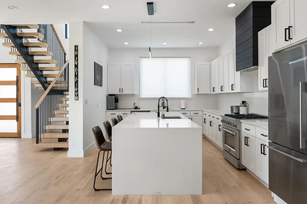 6802 Lockheed Avenue Dallas TX 75209