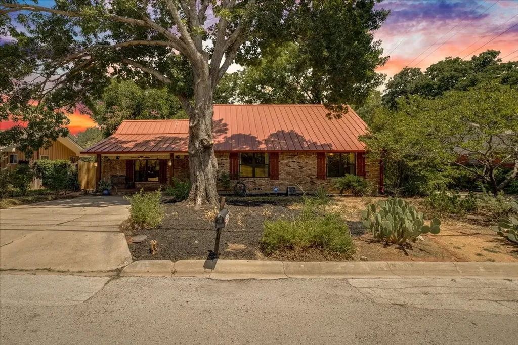 2105 Emerson Lane Denton TX 76209