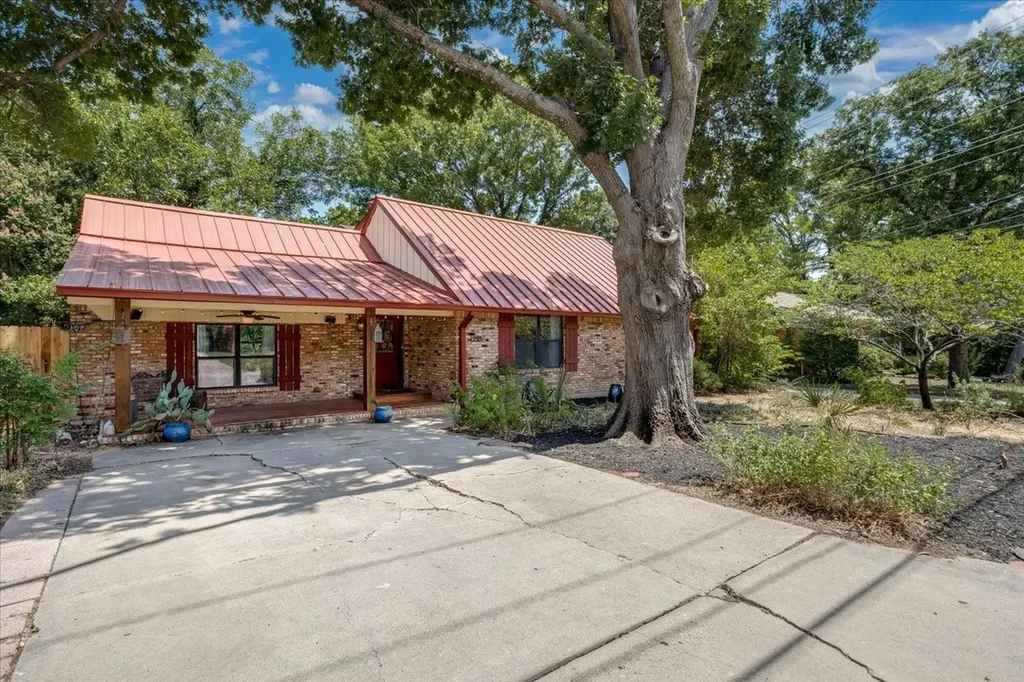 2105 Emerson Lane Denton TX 76209