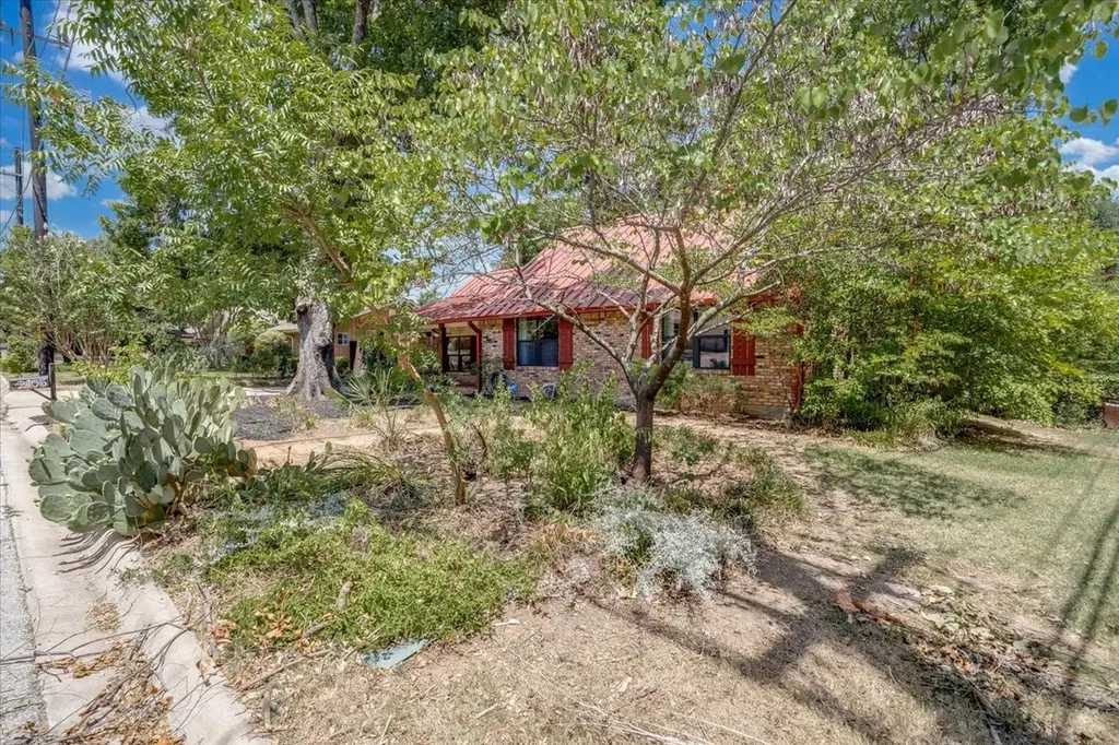 2105 Emerson Lane Denton TX 76209