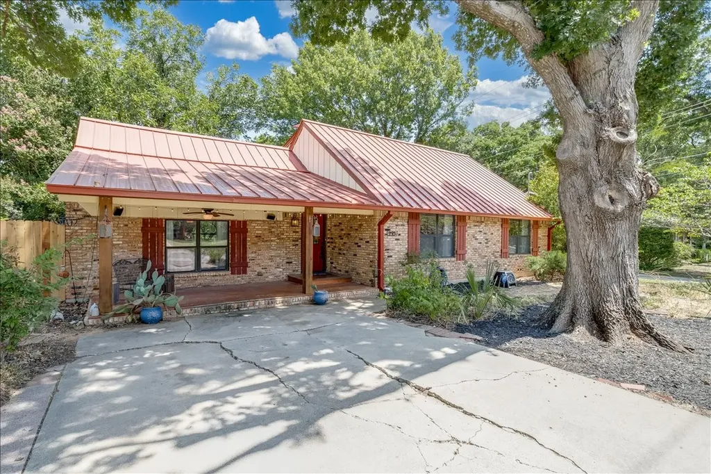 2105 Emerson Lane Denton TX 76209